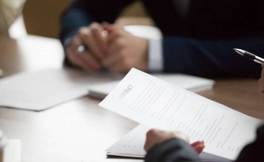 Proces zawierania i realizacji umowy ubezpieczeniowej – co warto wiedzieć?