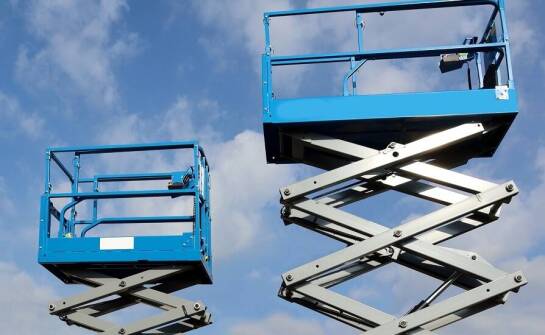 Zastosowanie podnośnika Genie GS 1932 w przemyśle logistycznym