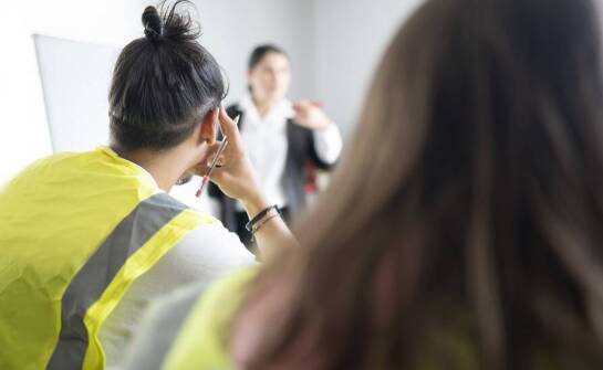 Jakie są korzyści z uczestnictwa w okresowych szkoleniach BHP dla pracowników służby?