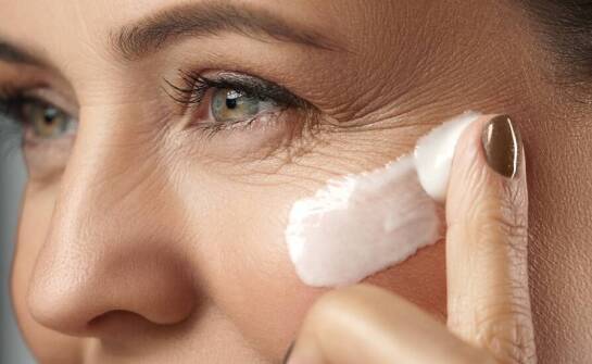 Skuteczność odmładzających zabiegów na skórę wokół oczu