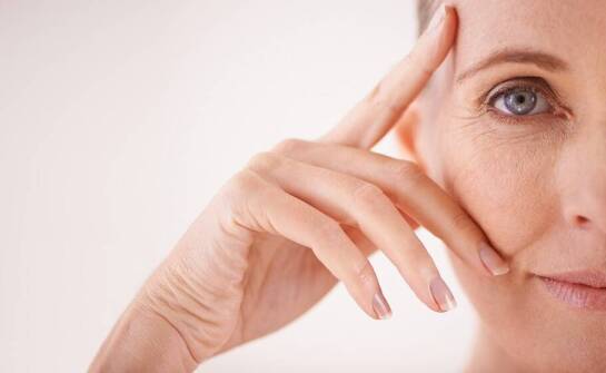 Laserowe usuwanie zmarszczek a inne metody odmładzania: co oferuje estetyczna medycyna?