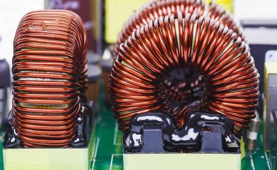 Jakie elektryczne cewki najlepiej sprawdzą się w przemysłowych instalacjach?