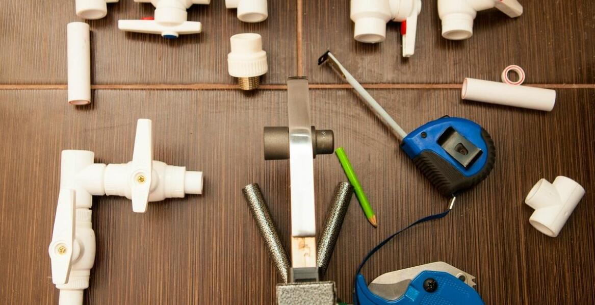 Jak wybrać odpowiednie hydrauliczne kolanko do swojej instalacji?