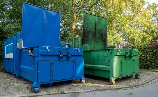 Jak zapewnić bezpieczeństwo podczas transportu odpadów w kontenerach?