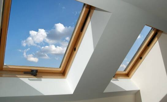 Innowacyjne dachowe świetliki i wyłazy – zastosowanie i korzyści