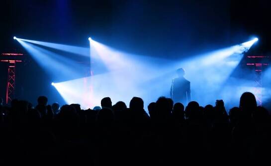 Wieczory z muzyką na żywo: jak muzyczne kluby w Poznaniu przyciągają gości?