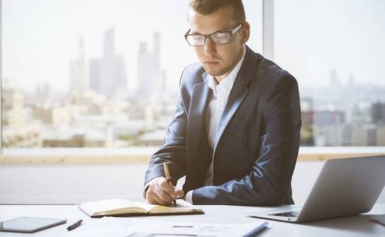 Budowanie atrakcyjności w oczach silnych kobiet przez rozwój osobisty