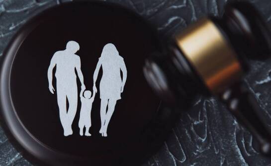 Jak przebiega ustalanie kontaktów z dzieckiem po rozwodzie?