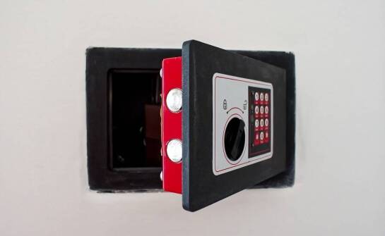 Domowe sejfy na klucz: Jak zapewnić maksymalne bezpieczeństwo?