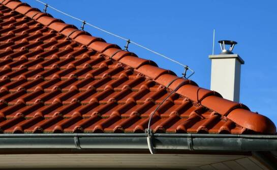 Zastosowanie ceramicznych dachówek w budownictwie ekologicznym