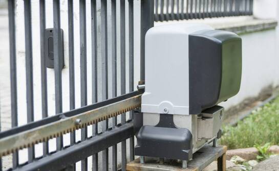 Napędy do bram: co warto wiedzieć przed zakupem?