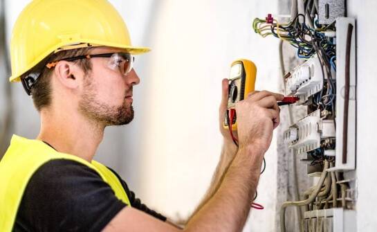 Uprawnienia energetyczne G1 a efektywność technicznych audytów i odbiorów