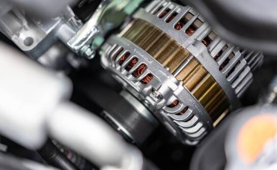 Zalety stosowania regenerowanych alternatorów w osobowych pojazdach