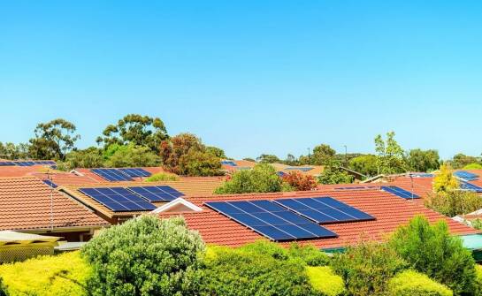 Efektywność energetyczna dzięki fotowoltaice: oszczędności dla mieszkańców.