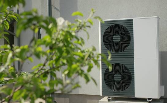 Wpływ pomp ciepła na redukcję emisji CO2 w mieszkalnych budynkach