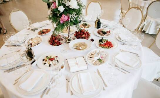 Organizacja bankietów i gal – jak zapewniamy elegancką oprawę dla wydarzenia?