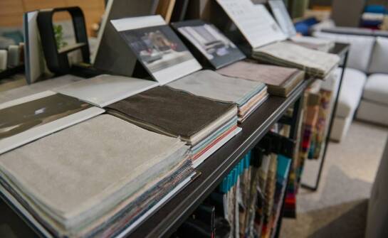 Jakie trendy dominują obecnie w projektowaniu stojaków do ulotek?