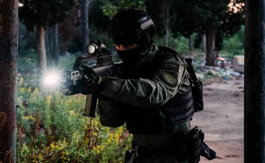 Wpływ gry w laser tag na rozwój taktycznych umiejętności u dzieci