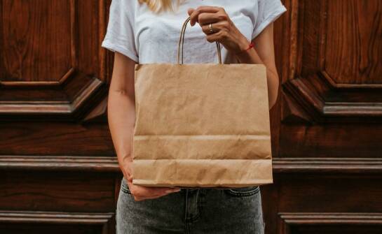 Funkcjonalność papierowej torby z nadrukiem w codziennym użytkowaniu