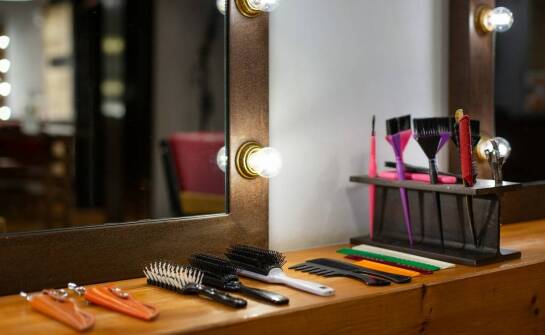 Akcesoria fryzjerskie a wygoda pracy dla stylisty