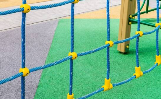 Wynajem torów przeszkód – jak wpływają na rozwój fizyczny dzieci