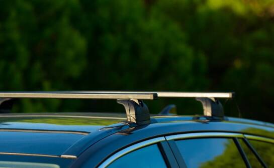Akcesoria do dachowych boxów, które ułatwiają długodystansowe podróże