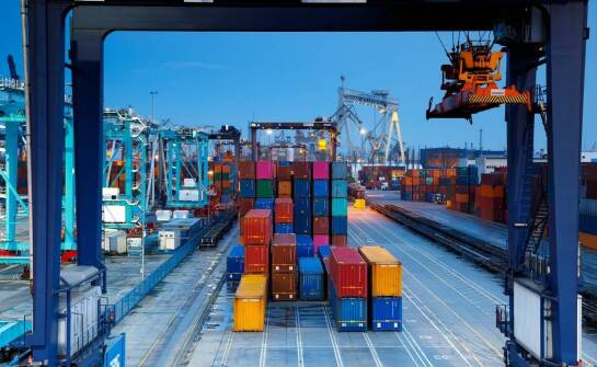 Jak nowoczesne maszyny wspierają efektywność transportowo-sprzętowych usług?