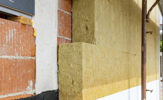 Jak pozioma izolacja fundamentów wpływa na efektywność energetyczną budynków?