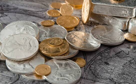 Czy warto sprzedawać srebro teraz? Analiza rynku i prognozy na przyszłość.