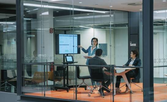 Jakie są najważniejsze zalety korzystania z elektronicznych systemów do poręczeń?