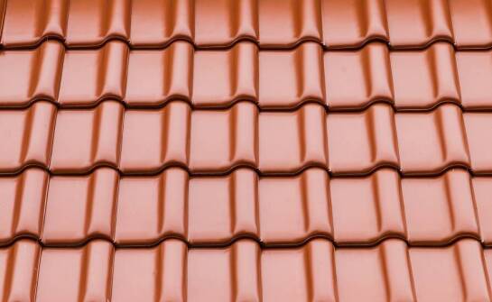 Rola profesjonalistów w realizacjach z użyciem ceramicznej dachówki