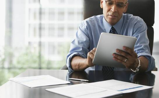 Firmowe ubezpieczenia: jak skutecznie minimalizować ryzyko działalności gospodarczej?