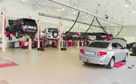 Oferta serwisowa dealera Toyoty w Poznaniu – co obejmuje pakiet usług?