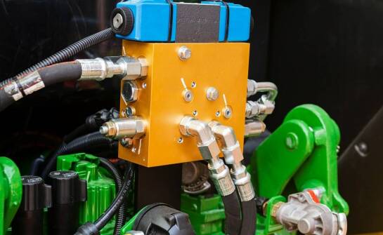 Jakie elementy wchodzą w skład złożonych układów siłowej hydrauliki?