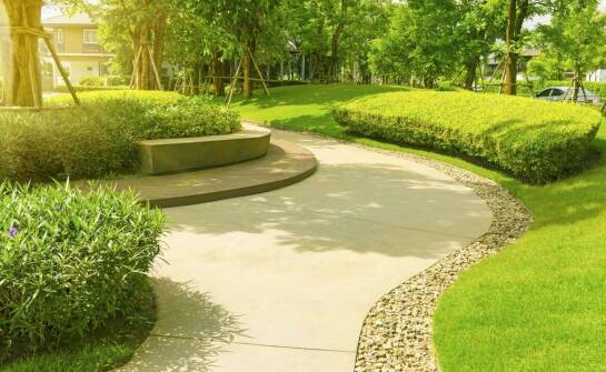 Jakie są zalety korzystania z profesjonalnego porządkowania terenów i jaki jest ich cennik?