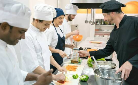 Wpływ serwisu na długowieczność gazowych kuchenek w gastronomii