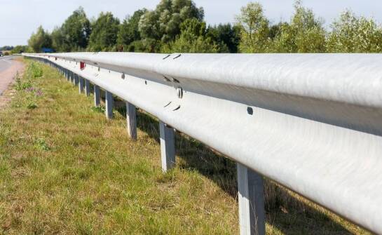 Rola betonowych krawężników w zapewnieniu bezpieczeństwa na drogach