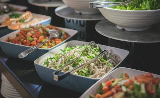 Śniadania wegetariańskie i wegańskie w Kielcach – co znajdziesz w hotelach?