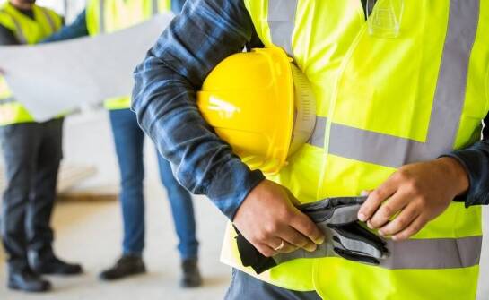 Jakie są prawne wymagania dotyczące ochronnej odzieży BHP?