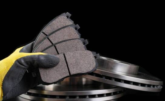 Wpływ warunków atmosferycznych na działanie hamulcowych okładzin