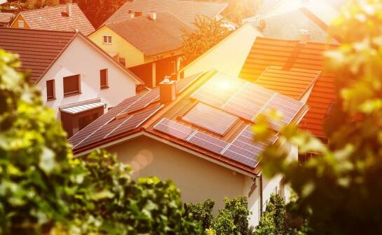 Zalety fotowoltaiki w kontekście lokalnej społeczności.