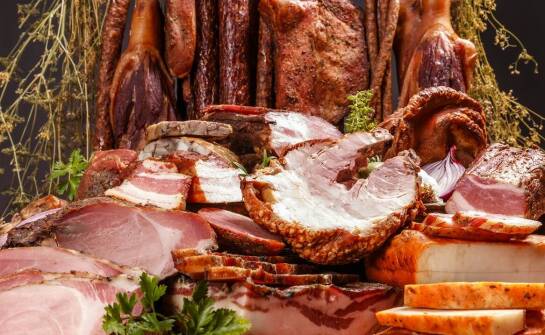 Ekologiczne rozwiązania w pakowaniu wędlin – rola papieru specjalistycznego