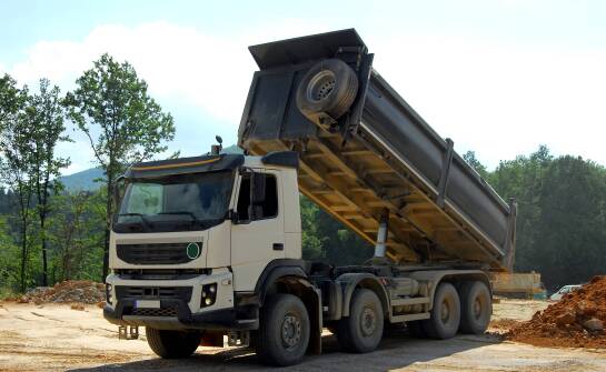 Różnorodność ładowności wywrotek – jak dopasować do potrzeb projektu?