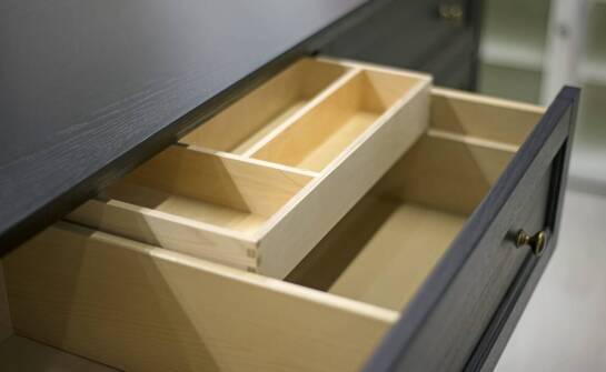 Komoda vintage z szufladami – jak wybrać odpowiedni rozmiar?