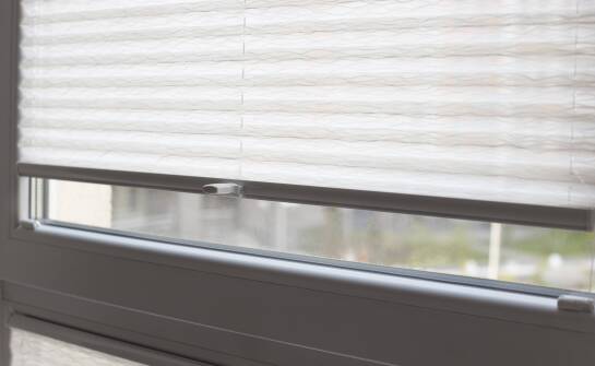 Nowoczesne plisowane żaluzje: praktyczne rozwiązania dla wymagających klientów