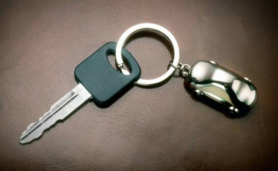 Jak spersonalizowane breloki mogą wpłynąć na wizerunek firmy?