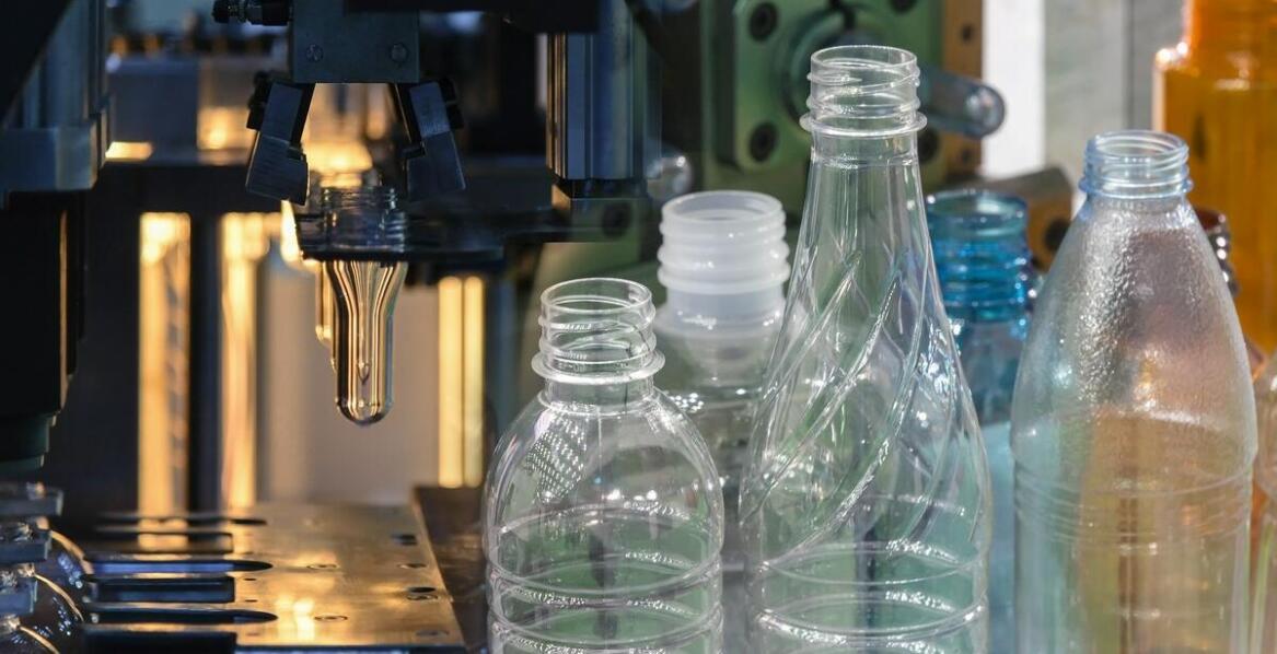 Jakie są kluczowe korzyści z zastosowania sleeve etykiet na termokurczliwych opakowaniach?