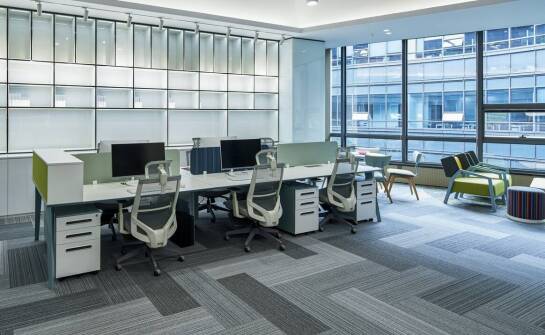 Jakie znaczenie ma dbałość o detale w projektach biurowych wnętrz?