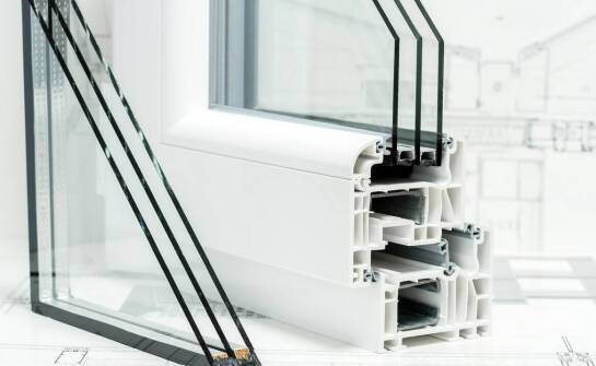 Jakie cechy powinny mieć PCV okna dla zapewnienia trwałości i funkcjonalności?