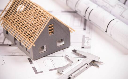 Co zawiera dokumentacja projektowa dla parterowych domów z poddaszem?